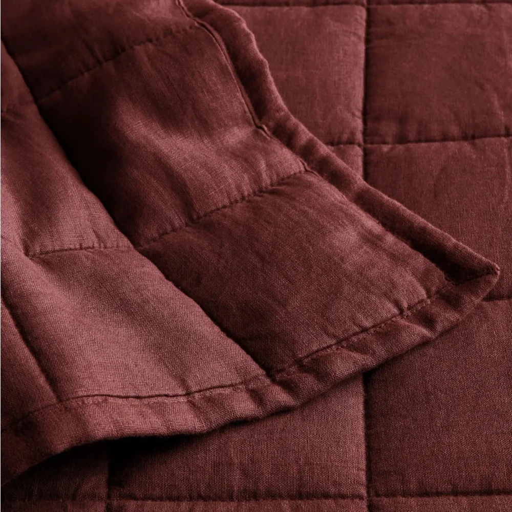 QUINCE Linen Box Quilt Twin Burgandy